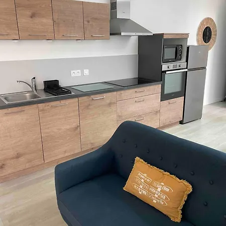 2 Chambres, 50 M Et Commerces Et Parking 公寓