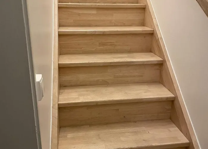 2 Chambres, 50 M Et Commerces Et Parking *