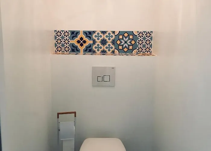 2 Chambres, 50 M Et Commerces Et Parking *