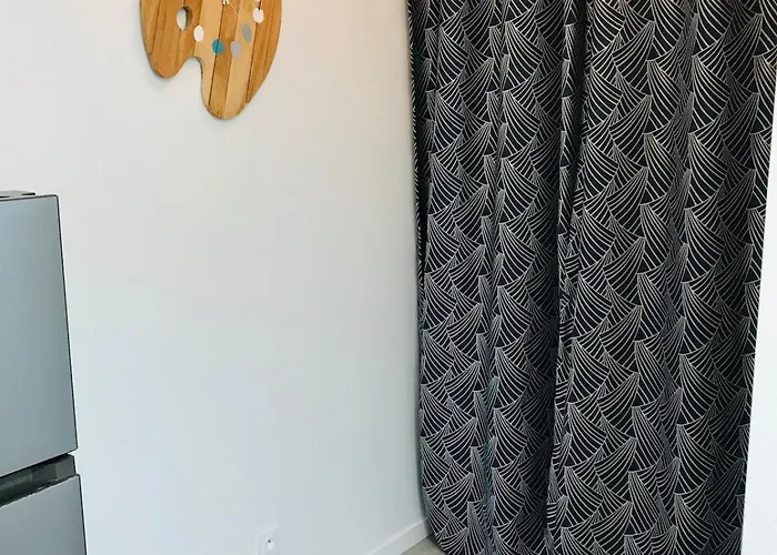 2 Chambres, 50 M Et Commerces Et Parking 公寓