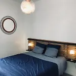 Apartment 2 Chambres, 50 M Et Commerces Et Parking *