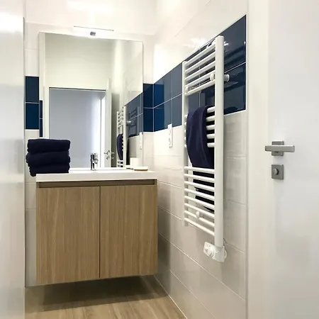 2 Chambres, 50 M Et Commerces Et Parking * Les Sables-d'Olonne