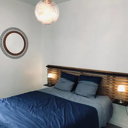 Apartment 2 Chambres, 50 M Et Commerces Et Parking *