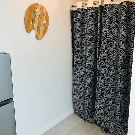 2 Chambres, 50 M Et Commerces Et Parking شقة