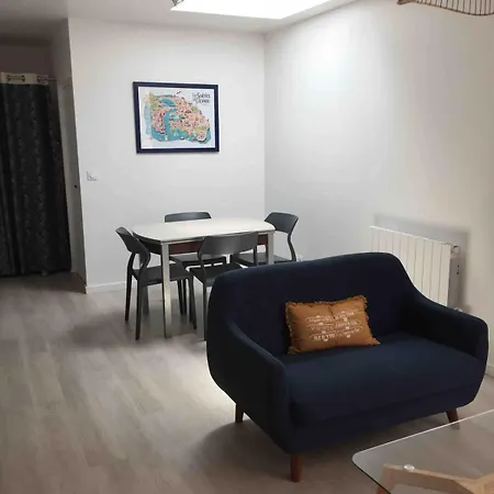 2 Chambres, 50 M Et Commerces Et Parking Apartment
