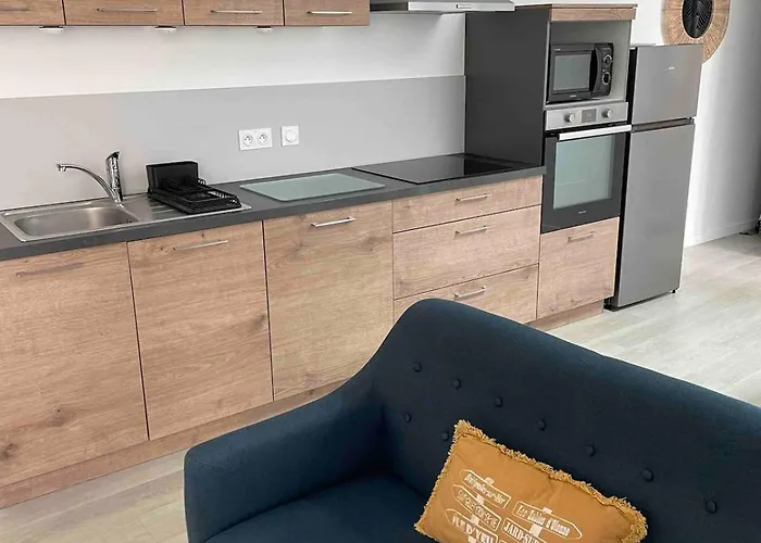 2 Chambres, 50 M Et Commerces Et Parking Apartment