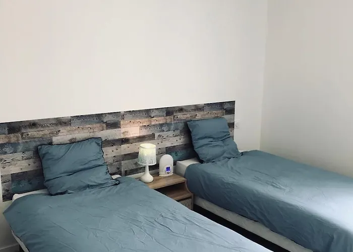 Apartment 2 Chambres, 50 M Et Commerces Et Parking *